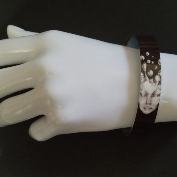 7" Surreal Art Bracelet "Slow Boil" - Picture 2 of 4